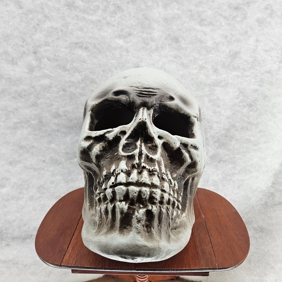 Aroma Other - Light Up Skull Halloween Prop Hard Plastic Decor Flashing LED Eyes Spooky